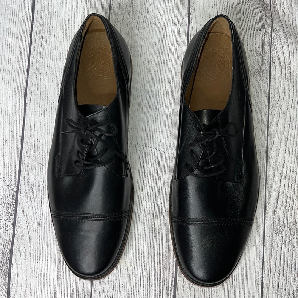 🔹 Sutro Lace Up Oxford